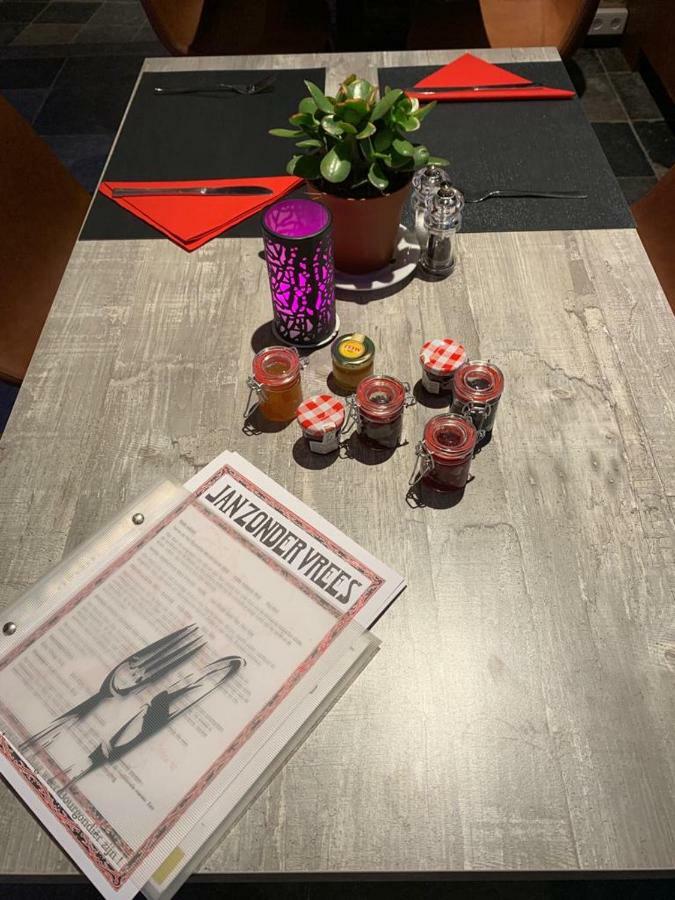 Charming Suites Jan Zonder Vrees Anversa Esterno foto